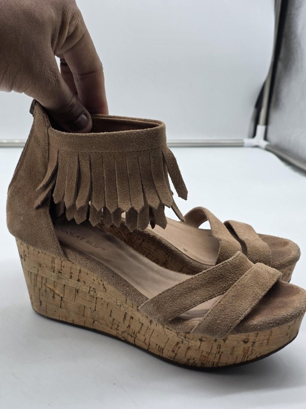 Chocolat Blu Weston Sandals Womens 6.5 Beige Suede Fringe Wedge Damage Shoes